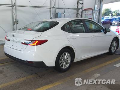 2025 Toyota Camry LE - zdjęcie 4 z 28 - miniatura