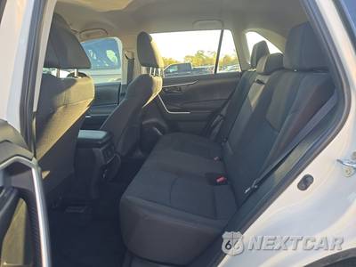 2025 Toyota RAV4 LE - zdjęcie 13 z 29 - miniatura