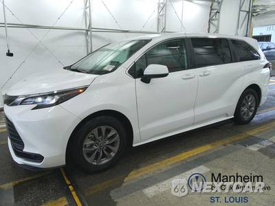 2025 Toyota Sienna LE 8-Passenger 120.5" WB