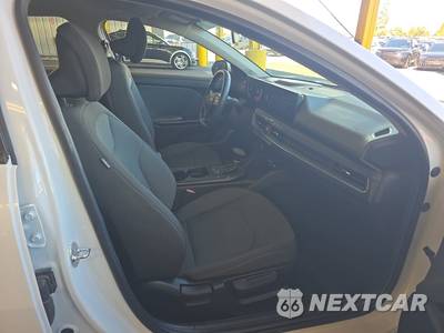 2025 Kia K4 LXS - zdjęcie 8 z 45 - miniatura