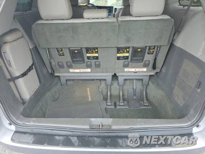2015 Toyota Sienna XLE 8-Passenger 119.3" WB - zdjęcie 17 z 22 - miniatura