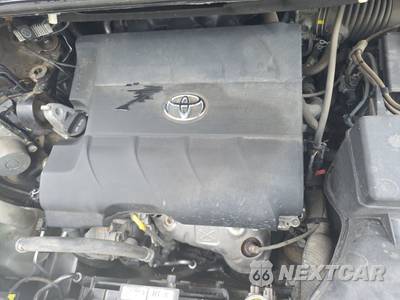 2015 Toyota Sienna XLE 8-Passenger 119.3" WB - zdjęcie 16 z 22 - miniatura