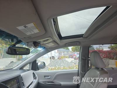 2015 Toyota Sienna XLE 8-Passenger 119.3" WB - zdjęcie 18 z 22 - miniatura