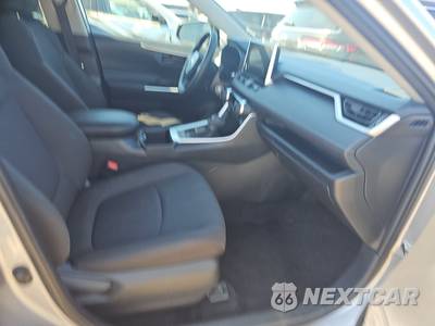 2025 Toyota RAV4 LE - zdjęcie 8 z 31 - miniatura