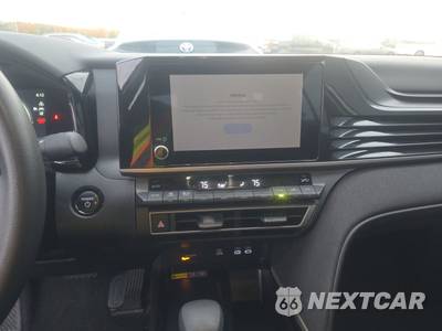 2025 Toyota Camry LE - zdjęcie 11 z 26 - miniatura