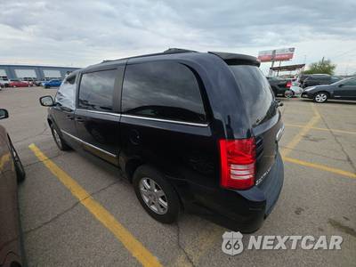 2010 Chrysler Town & Country Touring Plus 121.2" WB - zdjęcie 6 z 19 - miniatura