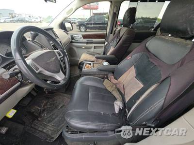 2010 Chrysler Town & Country Touring Plus 121.2" WB - zdjęcie 7 z 19 - miniatura