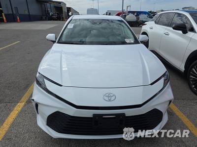 2025 Toyota Camry LE - zdjęcie 2 z 26 - miniatura