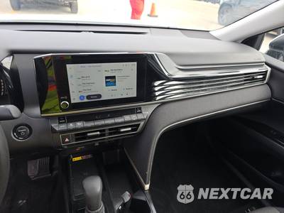 2025 Toyota Camry LE - zdjęcie 11 z 26 - miniatura