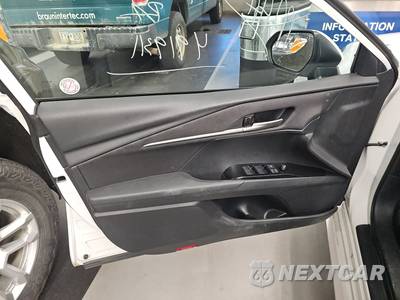 2025 Toyota Camry LE - zdjęcie 9 z 37 - miniatura