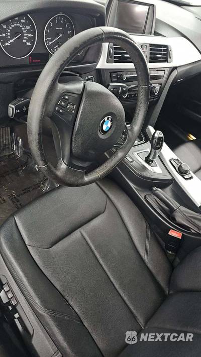 2013 BMW 3 Series Sedan 328i xDrive - zdjęcie 36 z 51 - miniatura
