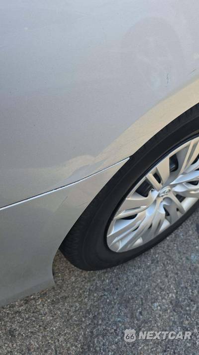 2014 Toyota Camry LE - zdjęcie 36 z 47 - miniatura