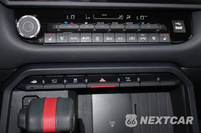 2026 Toyota Sequoia TRD Pro - zdjęcie 13 z 15 - miniatura