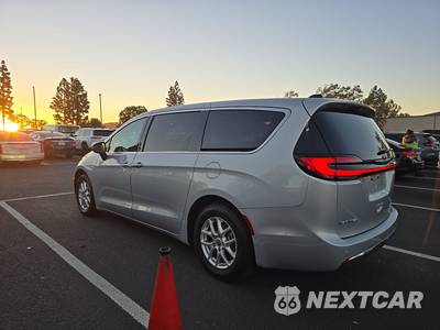 2023 Chrysler Pacifica Touring L 121.6" WB - zdjęcie 6 z 34 - miniatura