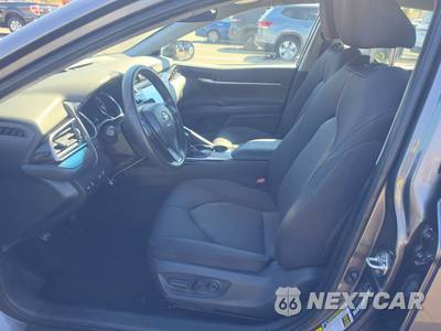 2020 Toyota Camry LE - zdjęcie 7 z 39 - miniatura
