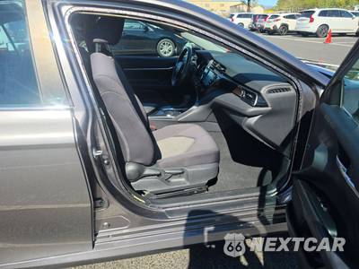 2020 Toyota Camry LE - zdjęcie 8 z 39 - miniatura