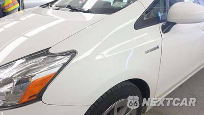 2017 Toyota Prius v Two - zdjęcie 21 z 39 - miniatura