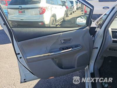 2017 Toyota Prius v Two - zdjęcie 9 z 36 - miniatura