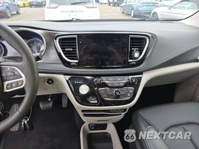 2024 Chrysler Pacifica Touring L 121.6" WB - zdjęcie 11 z 28 - miniatura