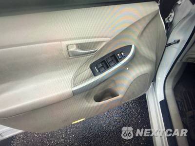 2012 Toyota Prius Two - zdjęcie 8 z 9 - miniatura