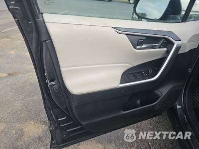 2020 Toyota RAV4 XLE Premium - zdjęcie 9 z 20 - miniatura