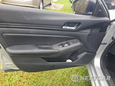 2025 Nissan Altima SV - zdjęcie 9 z 17 - miniatura