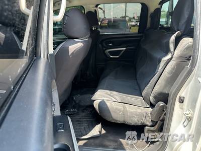 2017 Nissan TITAN SV Crew Cab Short Bed - zdjęcie 17 z 25 - miniatura