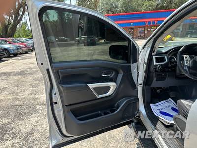 2017 Nissan TITAN SV Crew Cab Short Bed - zdjęcie 10 z 25 - miniatura