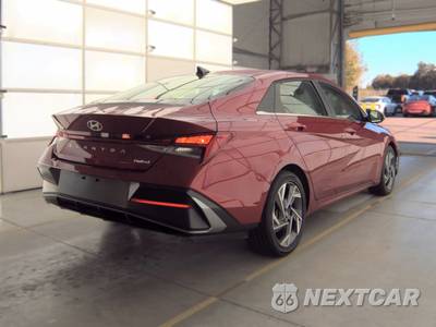 2025 Hyundai Elantra Limited - zdjęcie 4 z 18 - miniatura