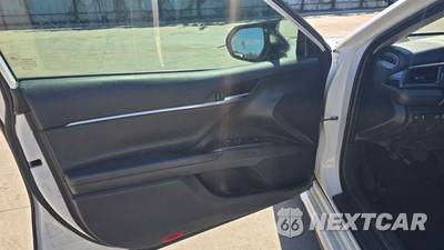 2020 Toyota Camry SE - zdjęcie 10 z 27 - miniatura