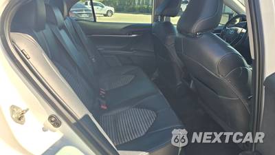 2020 Toyota Camry SE - zdjęcie 18 z 27 - miniatura