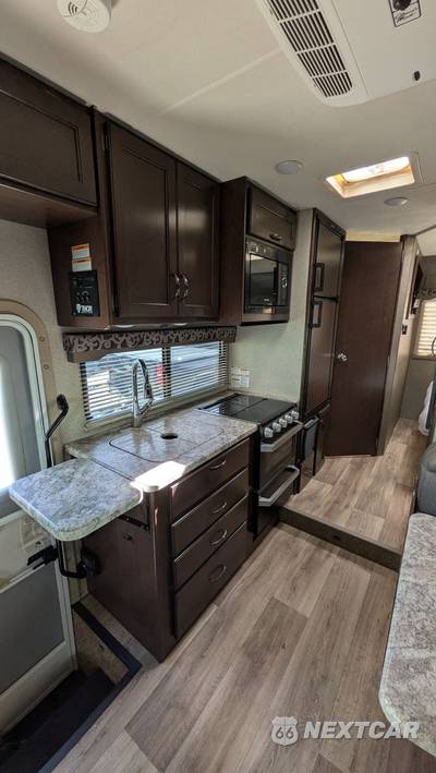 2020 Ford E-350 RV Cutaway - zdjęcie 14 z 22 - miniatura