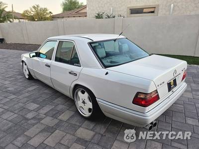 1994 Mercedes-Benz E 420 Sedan - zdjęcie 5 z 17 - miniatura