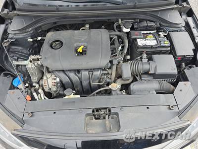 2020 Hyundai Elantra SEL Sedan - zdjęcie 9 z 22 - miniatura