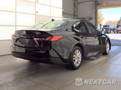2026 Toyota Camry LE - zdjęcie 4 z 18 - miniatura