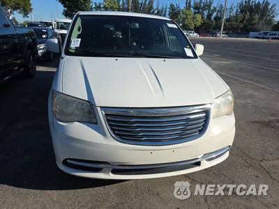 2013 Chrysler Town & Country Touring 121.2" WB - zdjęcie 2 z 36 - miniatura