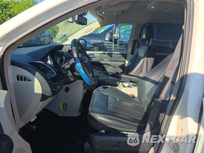 2013 Chrysler Town & Country Touring 121.2" WB - zdjęcie 7 z 36 - miniatura