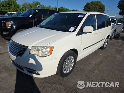 2013 Chrysler Town & Country Touring 121.2" WB