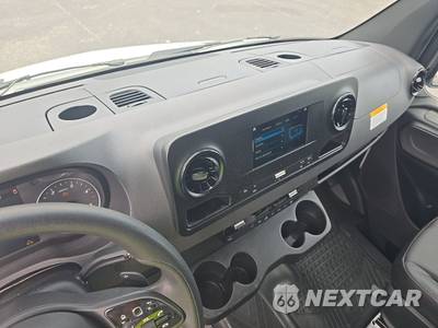 2024 Mercedes-Benz Sprinter 2500 Passenger Van Standard Roof 144.0" WB - zdjęcie 11 z 27 - miniatura