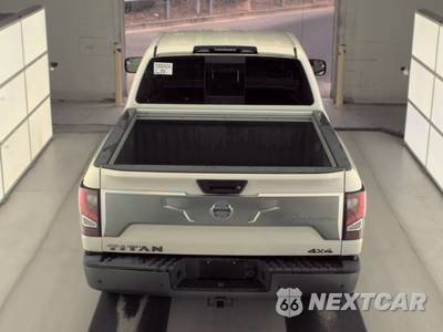 2020 Nissan TITAN Platinum Reserve Crew Cab Short Bed - zdjęcie 5 z 21 - miniatura