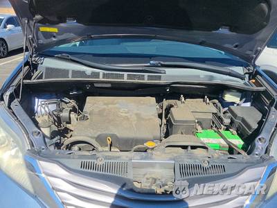 2016 Toyota Sienna XLE 8-Passenger 119.3" WB - zdjęcie 16 z 37 - miniatura