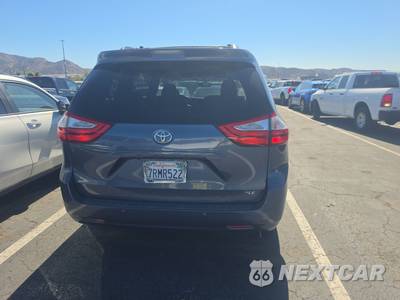 2016 Toyota Sienna XLE 8-Passenger 119.3" WB - zdjęcie 5 z 37 - miniatura