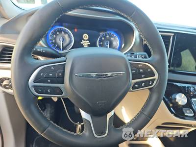 2024 Chrysler Pacifica Touring L 121.6" WB - zdjęcie 10 z 26 - miniatura
