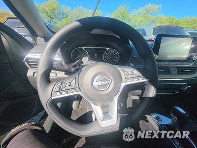 2025 Nissan Altima SV - zdjęcie 10 z 27 - miniatura
