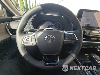 2026 Toyota Grand Highlander Platinum - zdjęcie 10 z 17 - miniatura