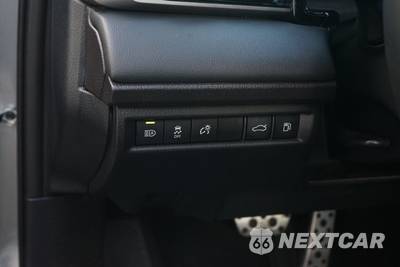 2025 Toyota Camry XSE - zdjęcie 25 z 30 - miniatura