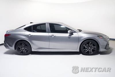 2025 Toyota Camry XSE - zdjęcie 3 z 30 - miniatura
