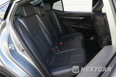 2025 Toyota Camry XSE - zdjęcie 18 z 30 - miniatura