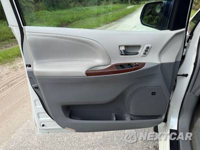 2012 Toyota Sienna Limited 7-Passenger 119.3" WB - zdjęcie 14 z 58 - miniatura