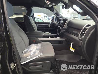 2023 Ram 1500 Big Horn Crew Cab Short Bed - zdjęcie 8 z 20 - miniatura